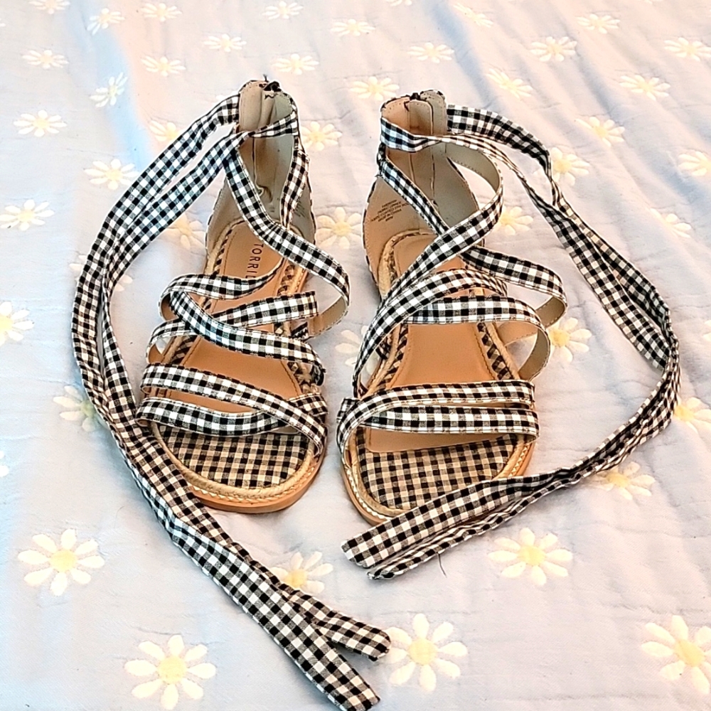 Torrid sandals size 8 gingham tie up ankle height zipper back black and white